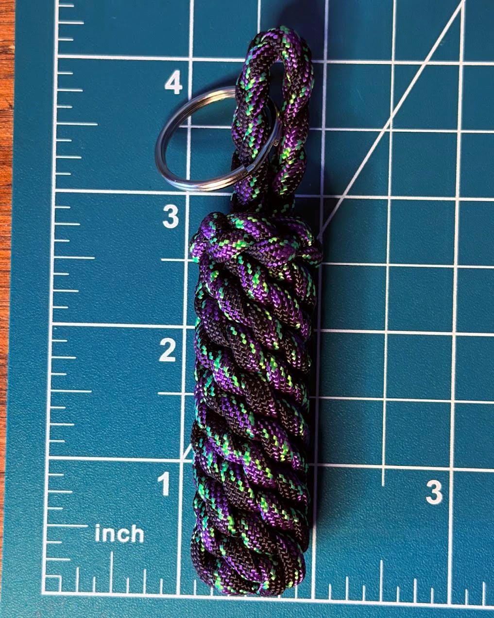 Halloween Paracord Keychain - UV Reactive